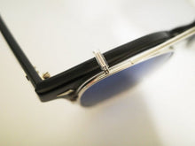 Load image into Gallery viewer, Julius Tart - Clip-On AR 44 Gold | Vintage Green