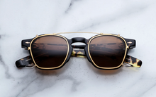 Load image into Gallery viewer, Jacques Marie Mage - ZEPHIRIN 47 Clip-on 2- Gold/Pecan
